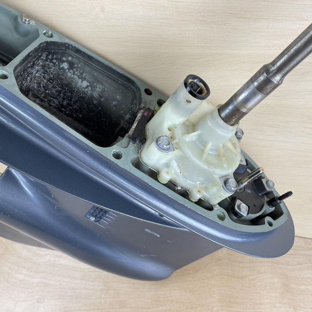 2003 Yamaha 115HP 4 Stroke Outboard 25" Lower Unit Gearcase Assembly 68V-45300-34-8D