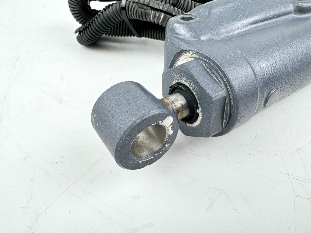 2001 Yamaha 15 HP 4 Stroke Outboard Power Trim Tilt Unit 69A-43840-00-4D OEM