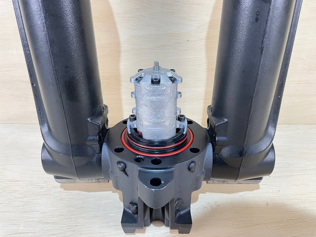 Mercury Verado 350HP Outboard Power Trim Assembly 880658T02 - For Repair