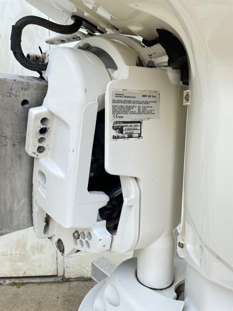 2009 Evinrude Etec 150HP Outboard W/ 25" Shaft 2 Stroke - 670 Hours