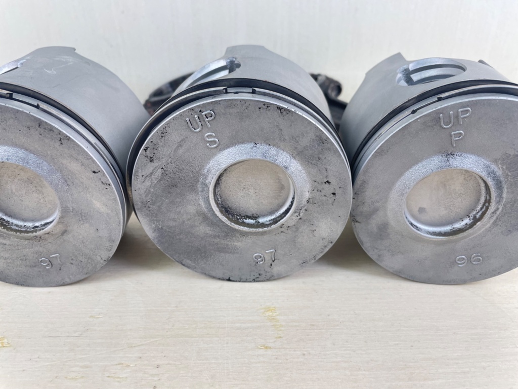 2000 Mercury 200HP Optimax 2 Stroke Starboard Port Piston & Rod Assembly 859297T2 859296T2