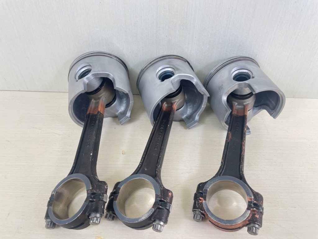 2000 Mercury 200HP Optimax 2 Stroke Starboard Port Piston & Rod Assembly 859297T2 859296T2