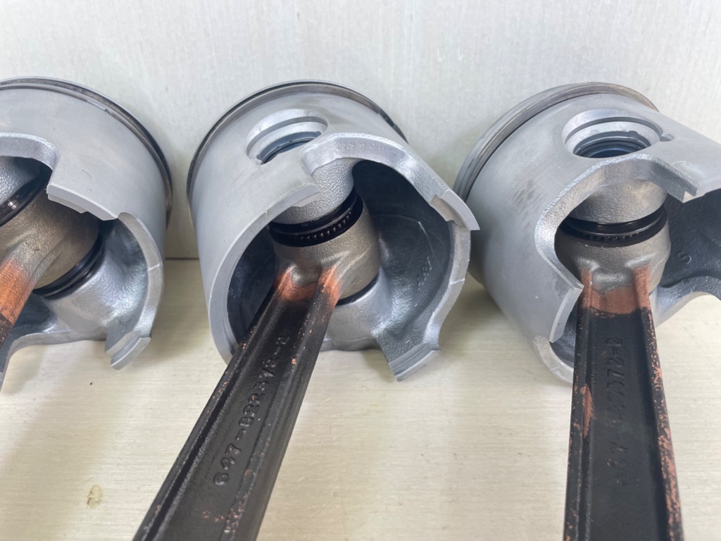 2000 Mercury 200HP Optimax 2 Stroke Starboard Port Piston & Rod Assembly 859297T2 859296T2