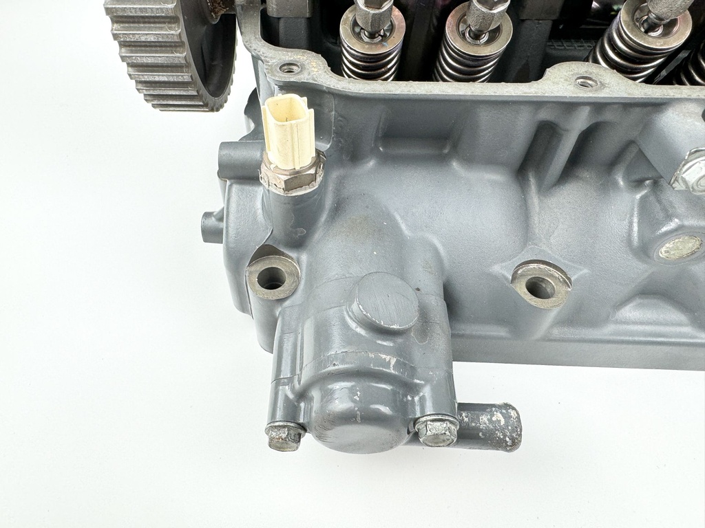 2004 Honda 130 HP 4 Stroke Outboard Cylinder Head 12215-ZW5-010ZA OEM