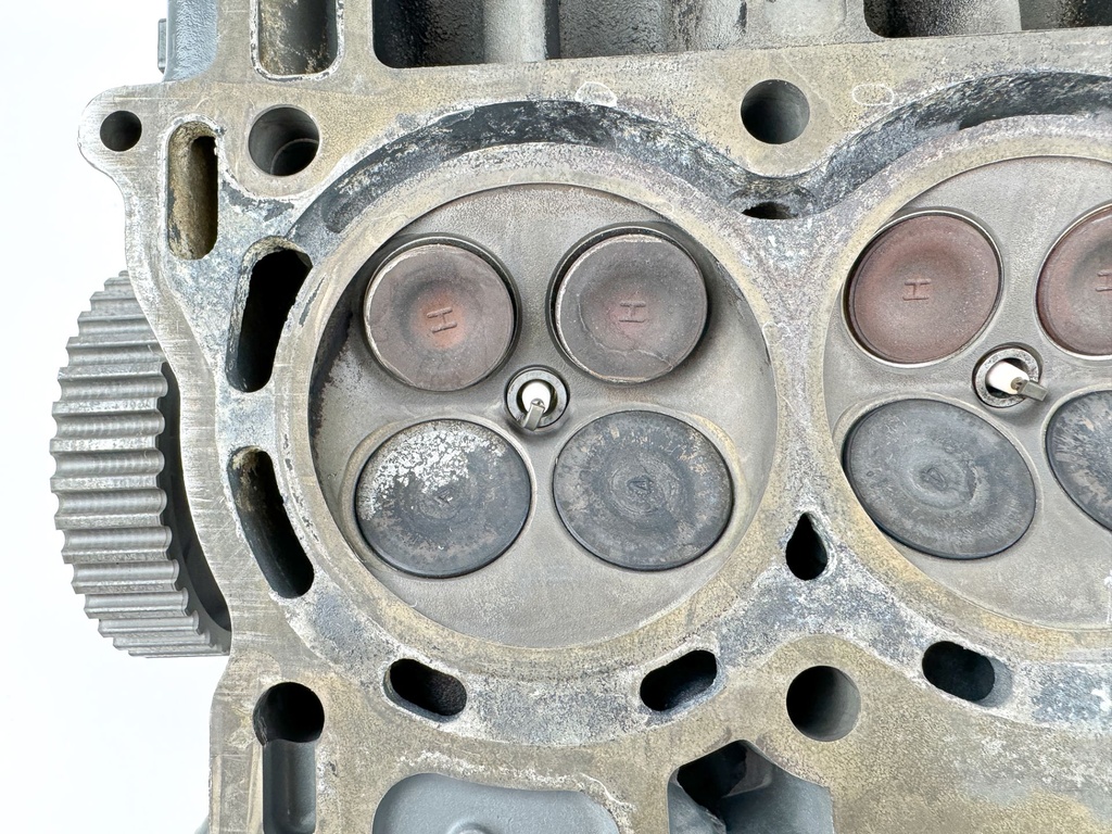 2004 Honda 130 HP 4 Stroke Outboard Cylinder Head 12215-ZW5-010ZA OEM