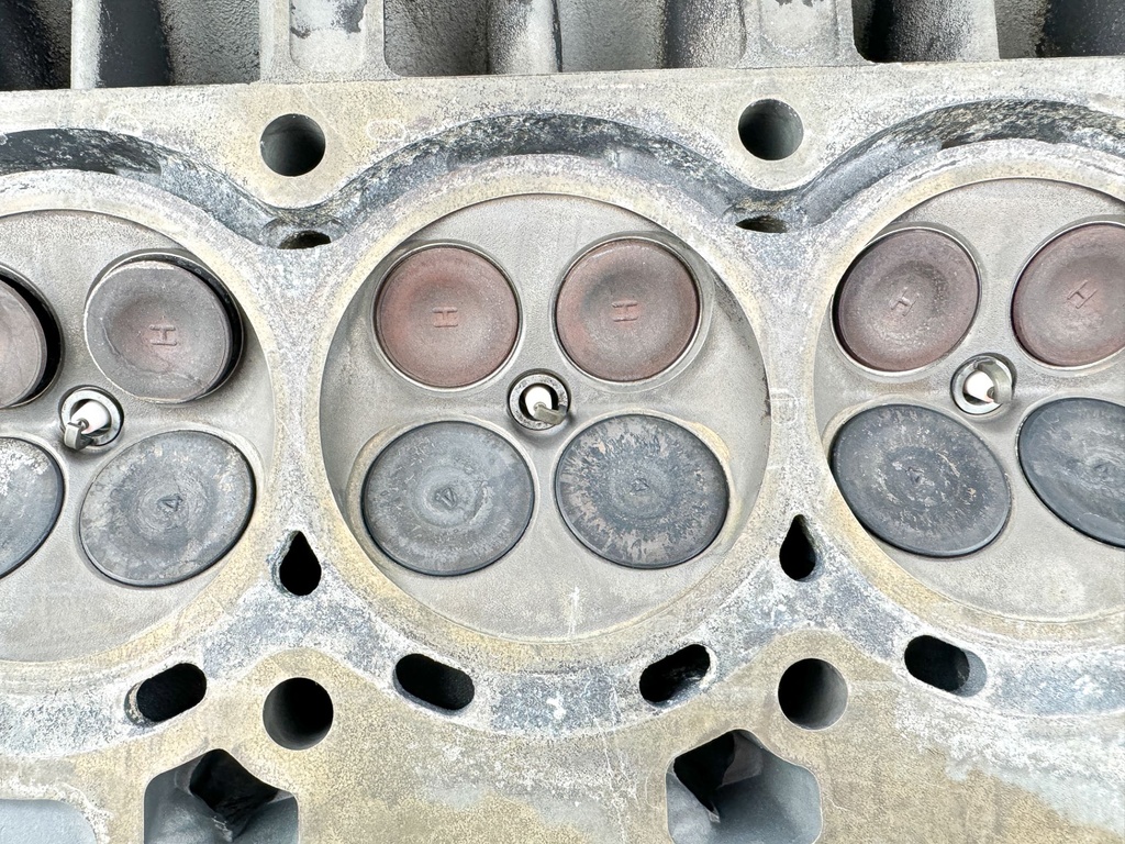 2004 Honda 130 HP 4 Stroke Outboard Cylinder Head 12215-ZW5-010ZA OEM