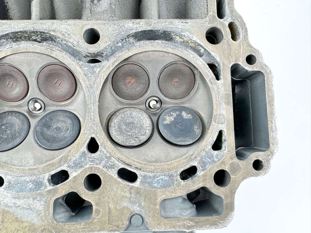 2004 Honda 130 HP 4 Stroke Outboard Cylinder Head 12215-ZW5-010ZA OEM