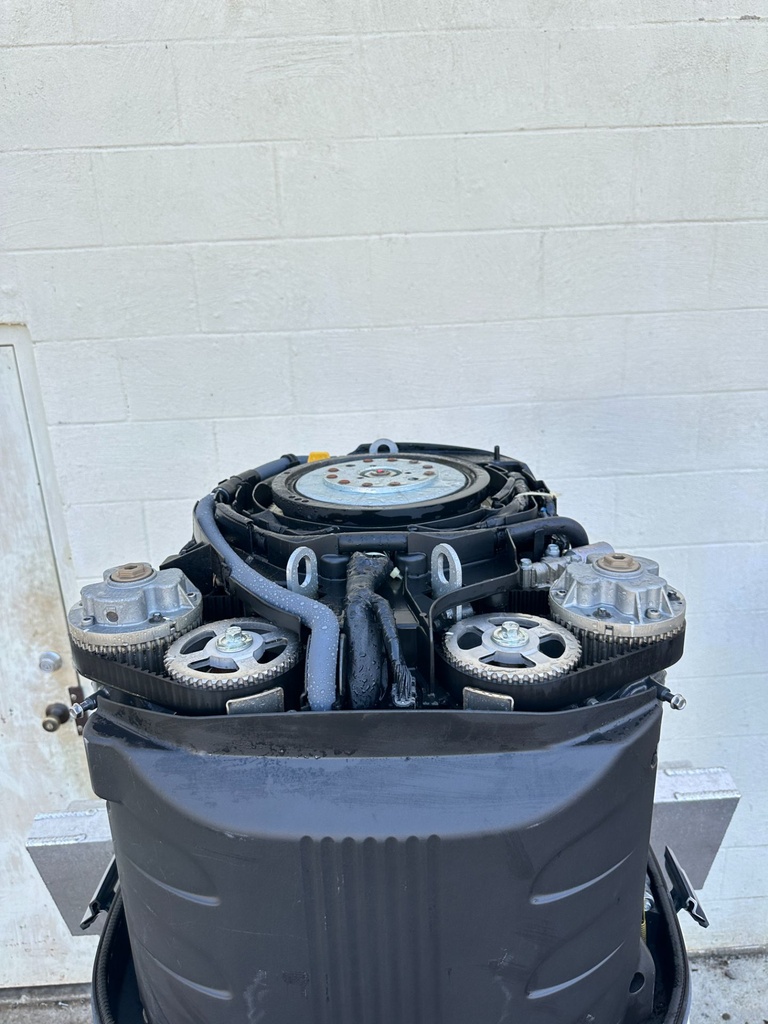 2014 Yamaha 250HP 4 Stroke Outboard Engine W/ 30" Shaft 825 Hours