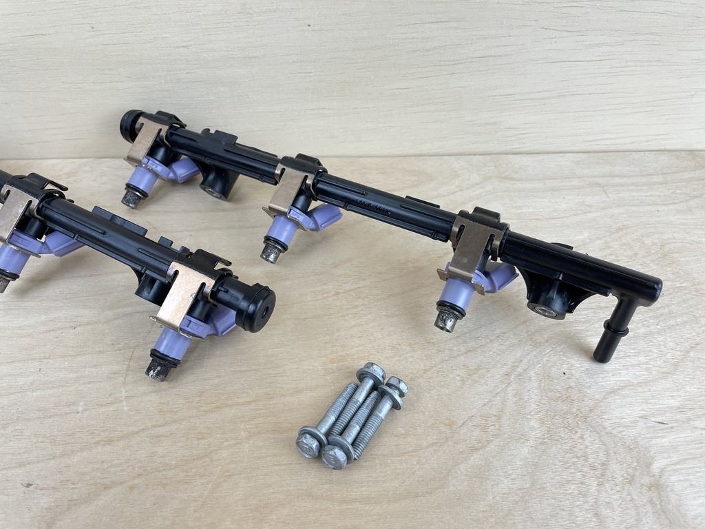 2006 Yamaha 250HP 4 Stroke Outboard Engine Fuel Injector Set 6P2-13160-11-00 6P2-13160-10-00