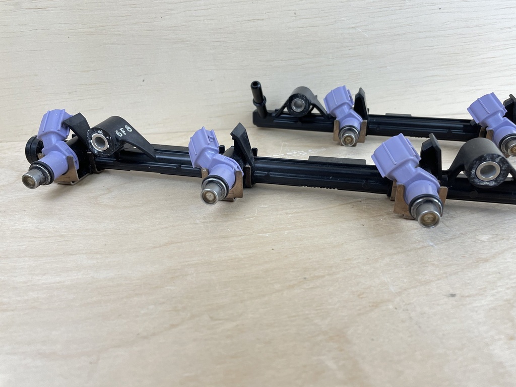 2006 Yamaha 250HP 4 Stroke Outboard Engine Fuel Injector Set 6P2-13160-11-00 6P2-13160-10-00