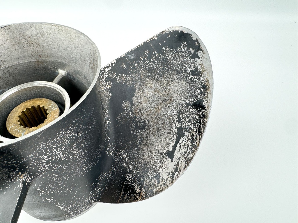 Yamaha Prop Propeller 3 Blade  13 3/4" x 17P - M2 RH