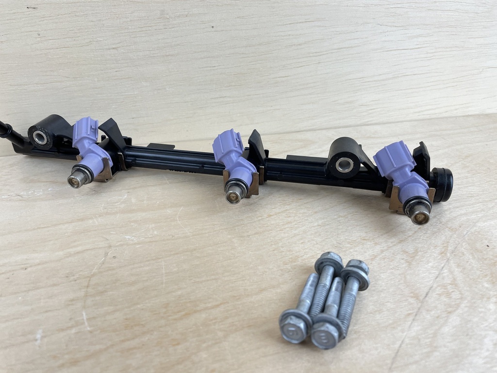 2006 Yamaha 250HP 4 Stroke Outboard Engine Fuel Injector Set 6P2-13160-11-00 6P2-13160-10-00