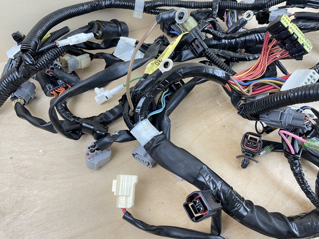 2006 Yamaha 250HP 4 Stroke Outboard Engine Wiring Harness 6P2-82590-30-00