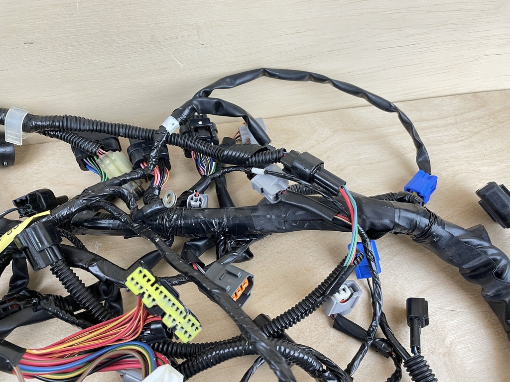 2006 Yamaha 250HP 4 Stroke Outboard Engine Wiring Harness 6P2-82590-30-00