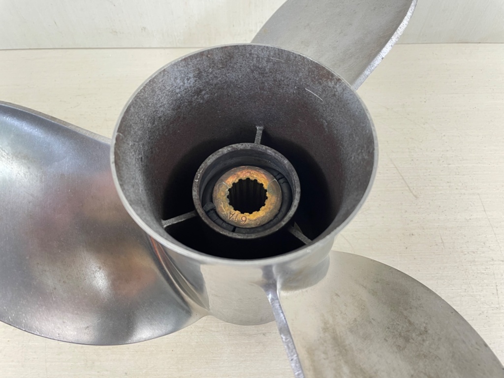 Yamaha Salt Water Series II Propeller Prop 3 x 15" x 21P LH