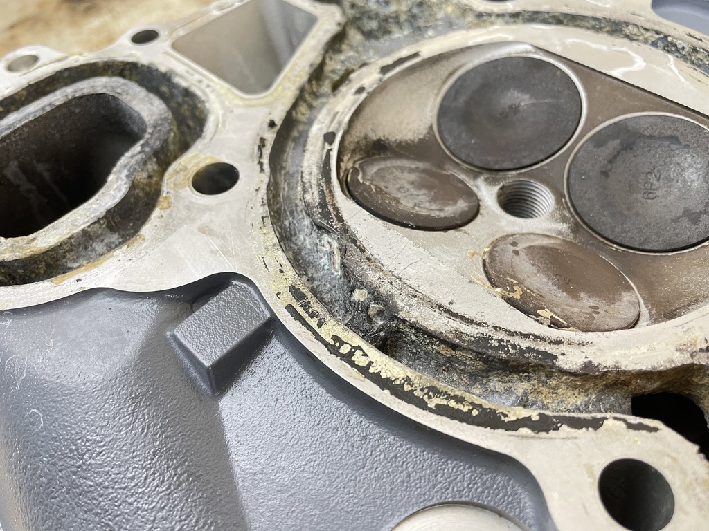 2006 Yamaha 250HP 3.3L 4 Stroke Starboard Cylinder Head 6P2-11110-01-94