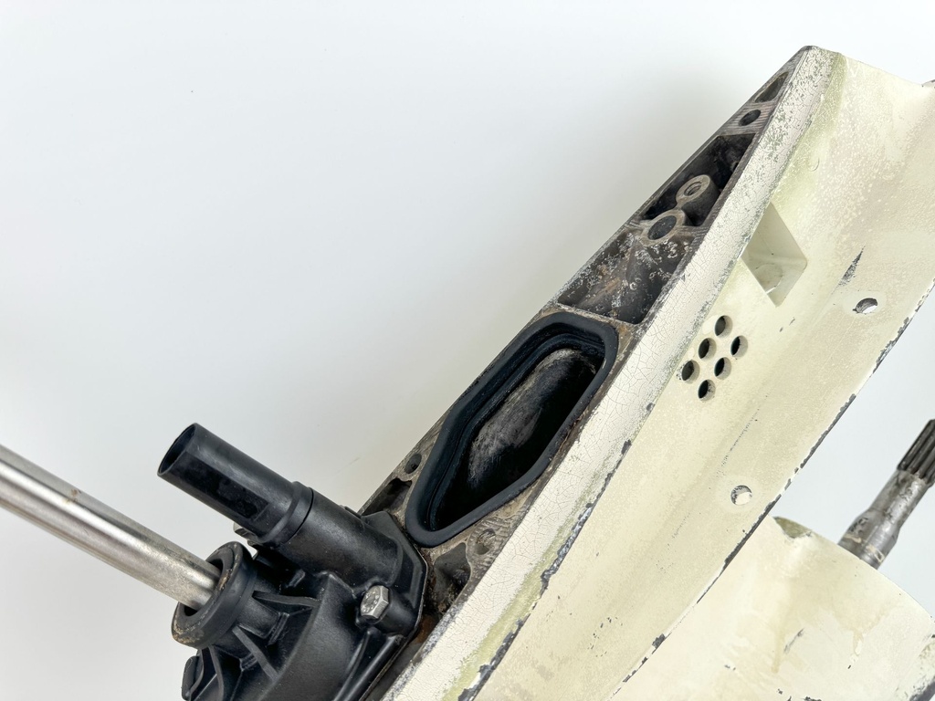 60 65 70 HP Outboard 2 Stroke 20" Lower Unit Gear Case Johnson Evinrude