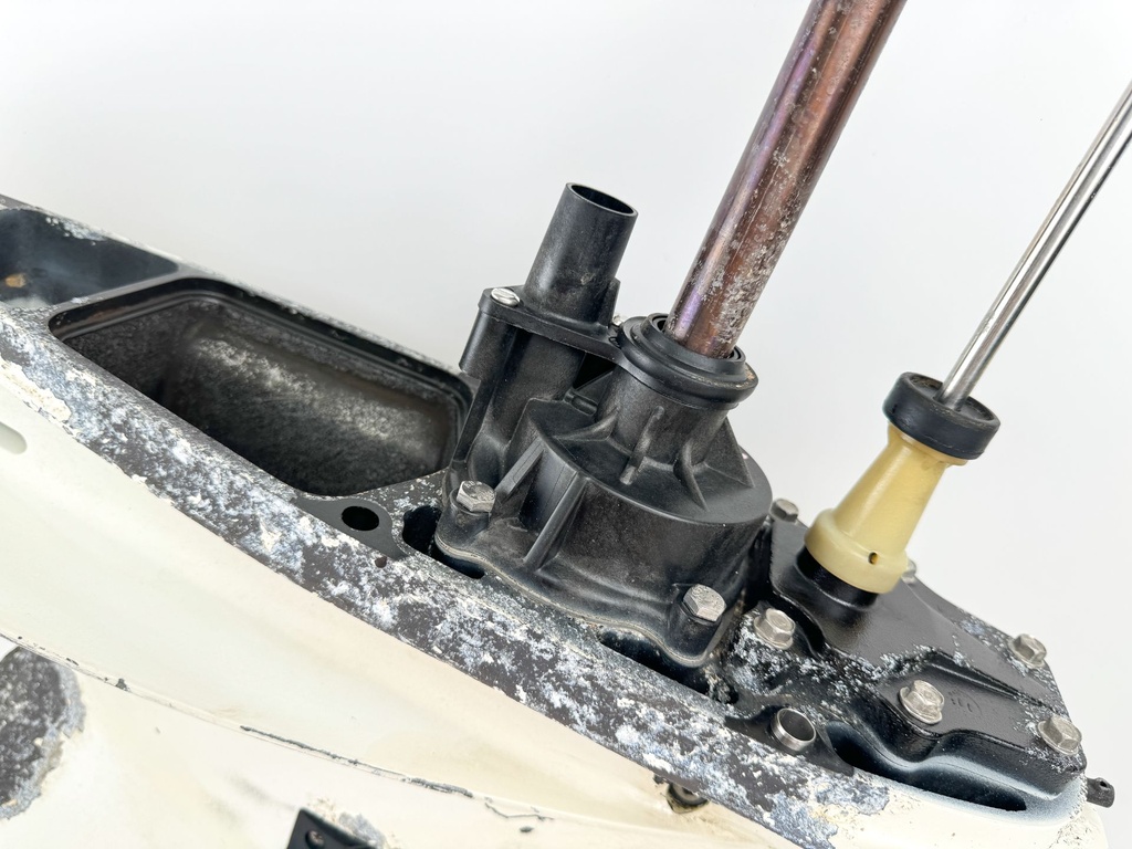 2012 Evinrude Etec 225HP 2 Stroke Outboard 25" XL Lower Unit M2