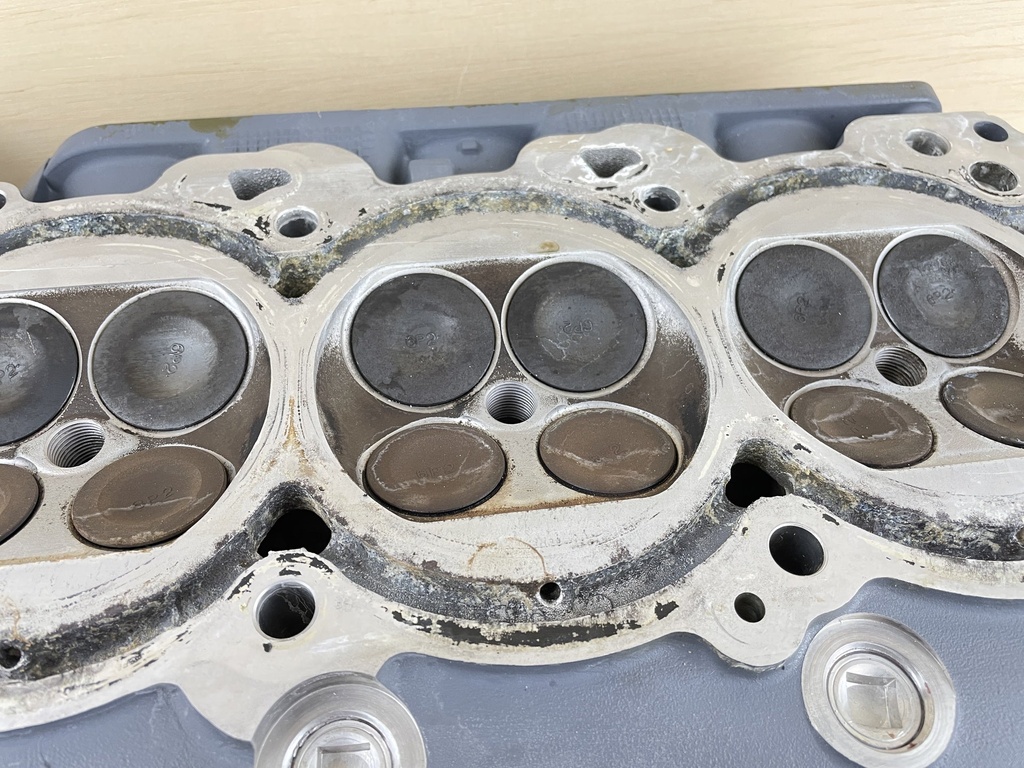 2006 Yamaha 250HP 3.3L 4 Stroke Port Cylinder Head Assembly 6P2-11120-01-94