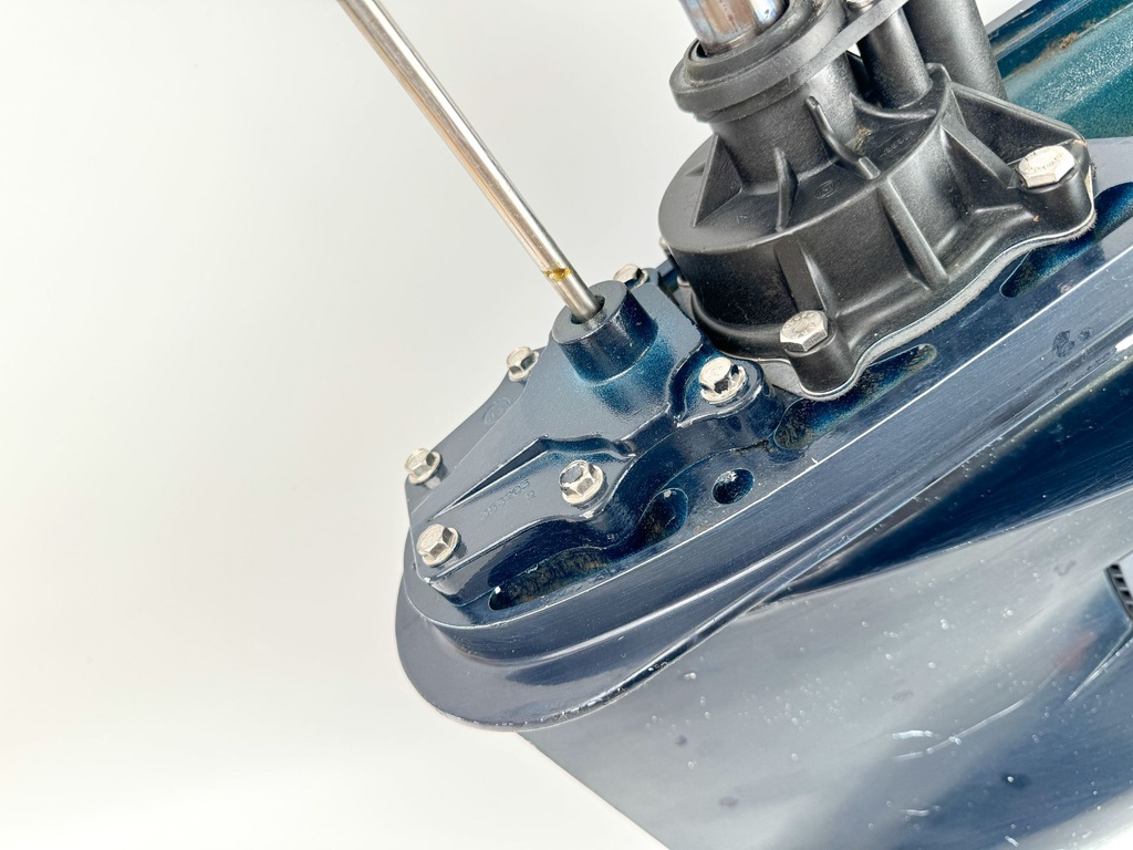 Evinrude Etec 200 225 250 HP 20" Magnum 2 M2 Lower Unit Gear Case