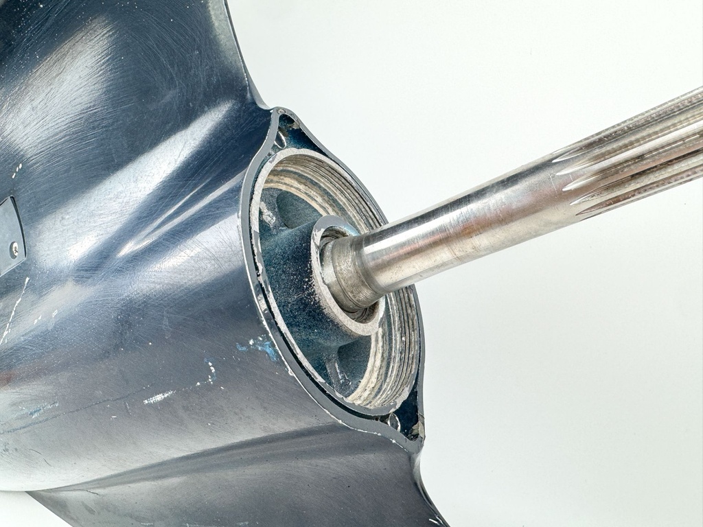 Evinrude Etec 200 225 250 HP 20" Magnum 2 M2 Lower Unit Gear Case