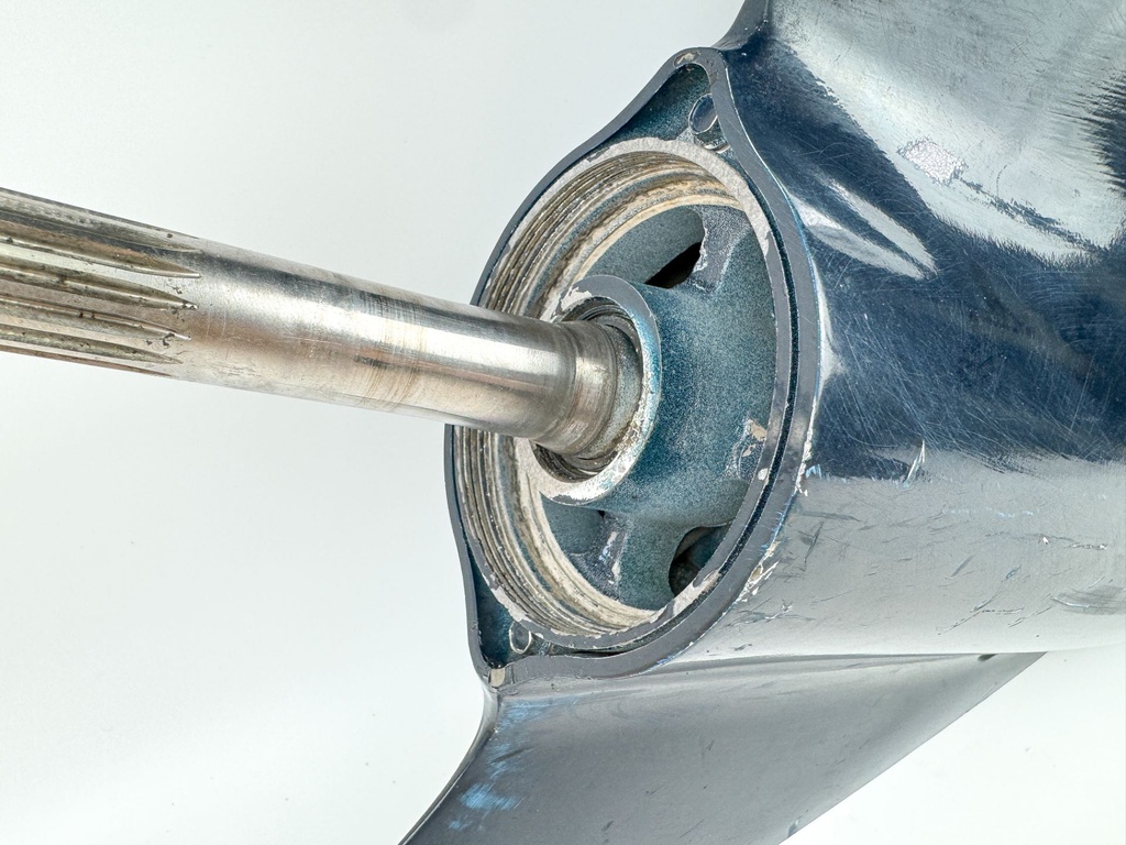 Evinrude Etec 200 225 250 HP 20" Magnum 2 M2 Lower Unit Gear Case