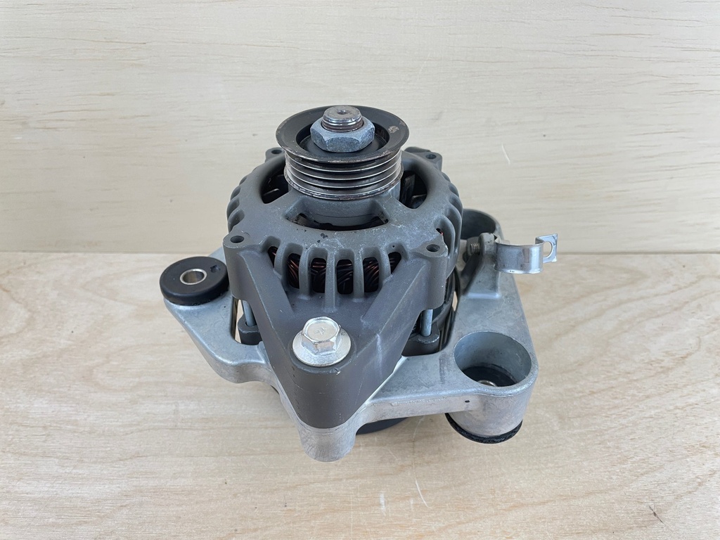 2002 Mercury 200HP Optimax 2 Stroke Alternator Assembly 875286A1 8M0064020