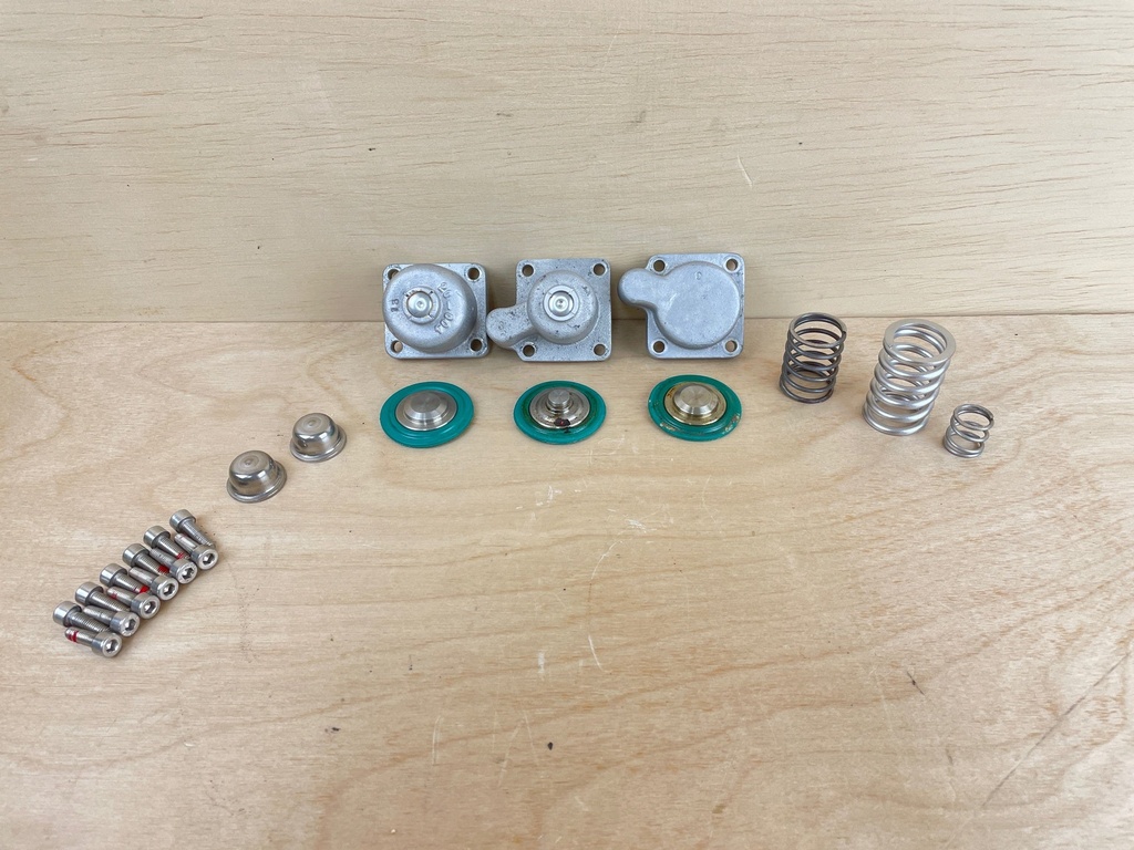 2002 Mercury 200HP Optimax 2 Stroke Tracker Valve Assemblies 804533