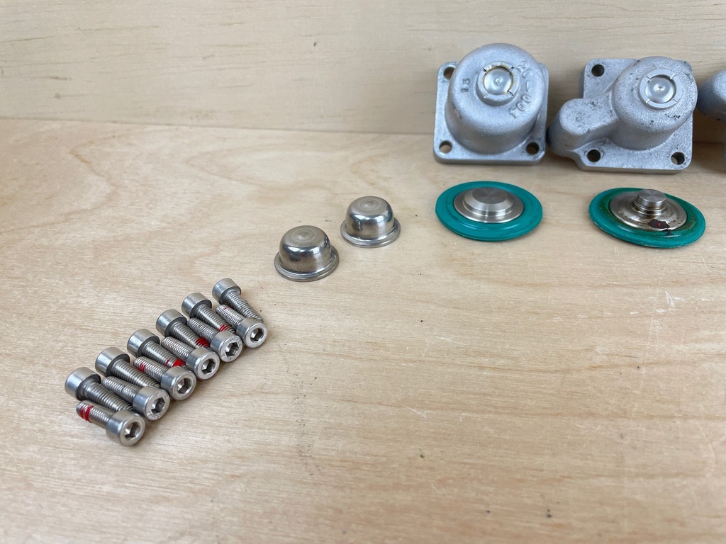 2002 Mercury 200HP Optimax 2 Stroke Tracker Valve Assemblies 804533