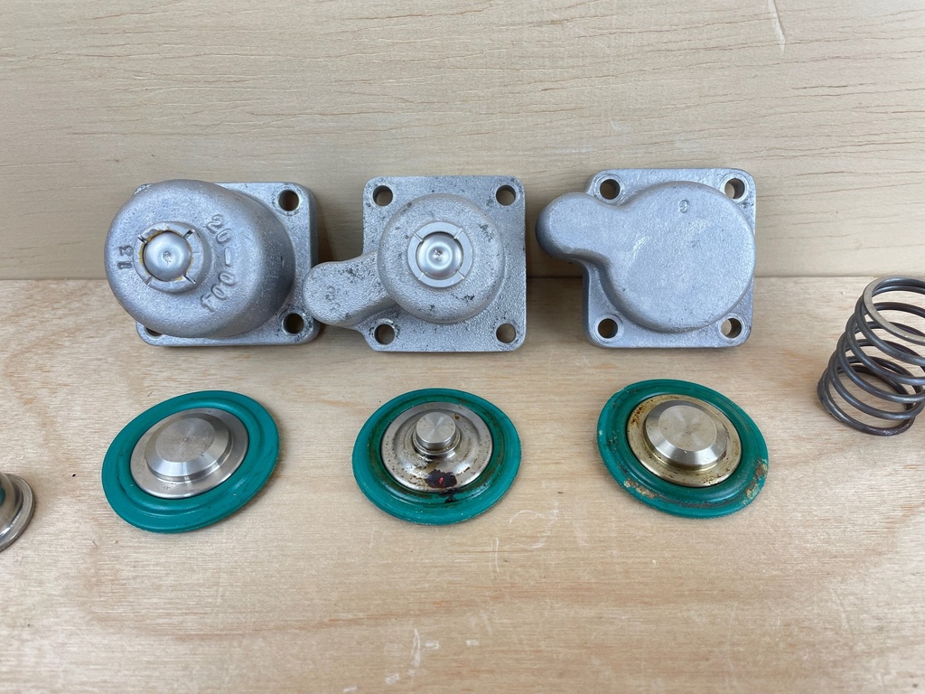 2002 Mercury 200HP Optimax 2 Stroke Tracker Valve Assemblies 804533