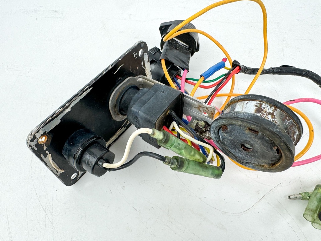 Yamaha Outboard Single Engine Key Switch W/ Key