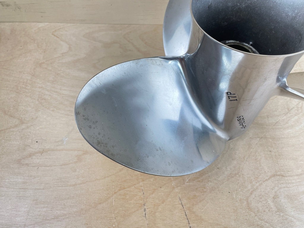 Mercury Mirage Plus Stainless Steel Prop 48-90159 15 1/2 x 17P Counter