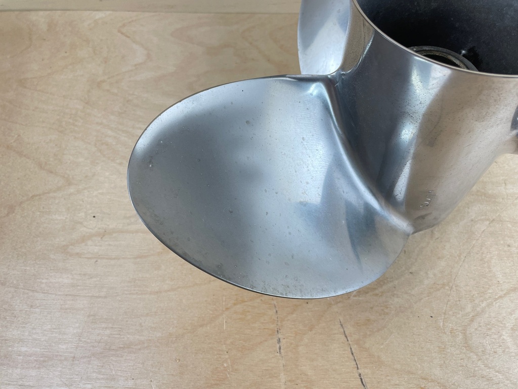 Mercury Mirage Plus Stainless Steel Prop 48-90159 15 1/2 x 17P Counter