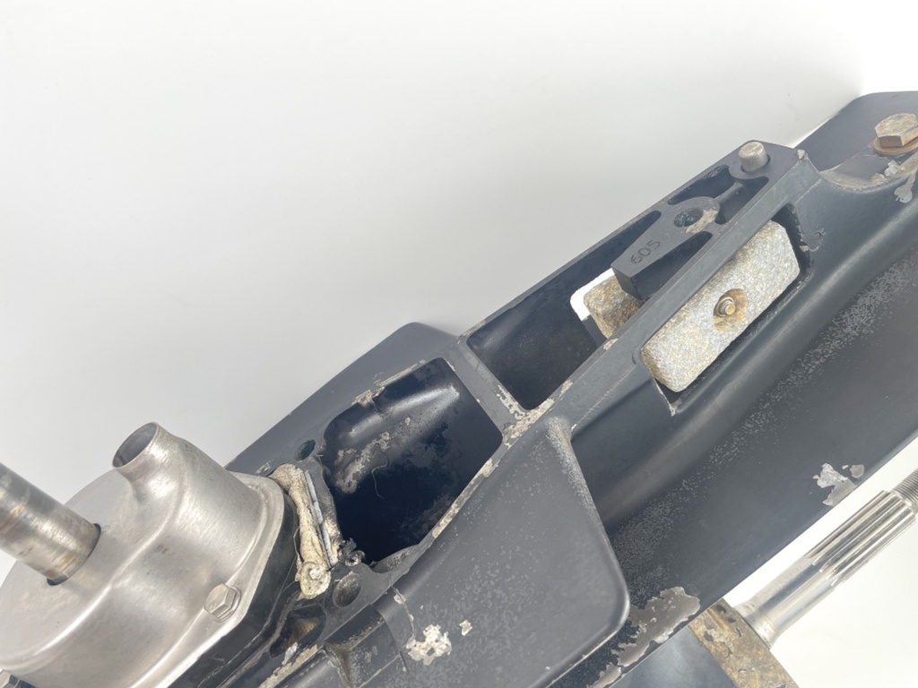 Mercury 75 90 115 125 HP 2 Stroke 20" Long Lower Unit Gear Case 9011J15