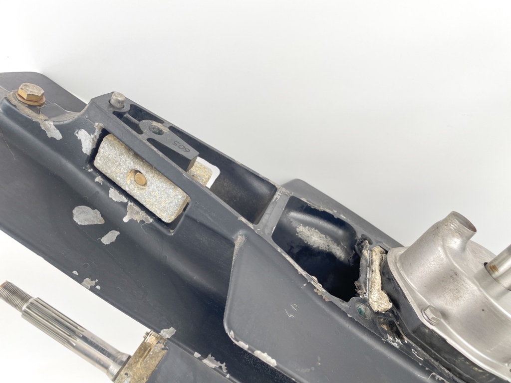 Mercury 75 90 115 125 HP 2 Stroke 20" Long Lower Unit Gear Case 9011J15