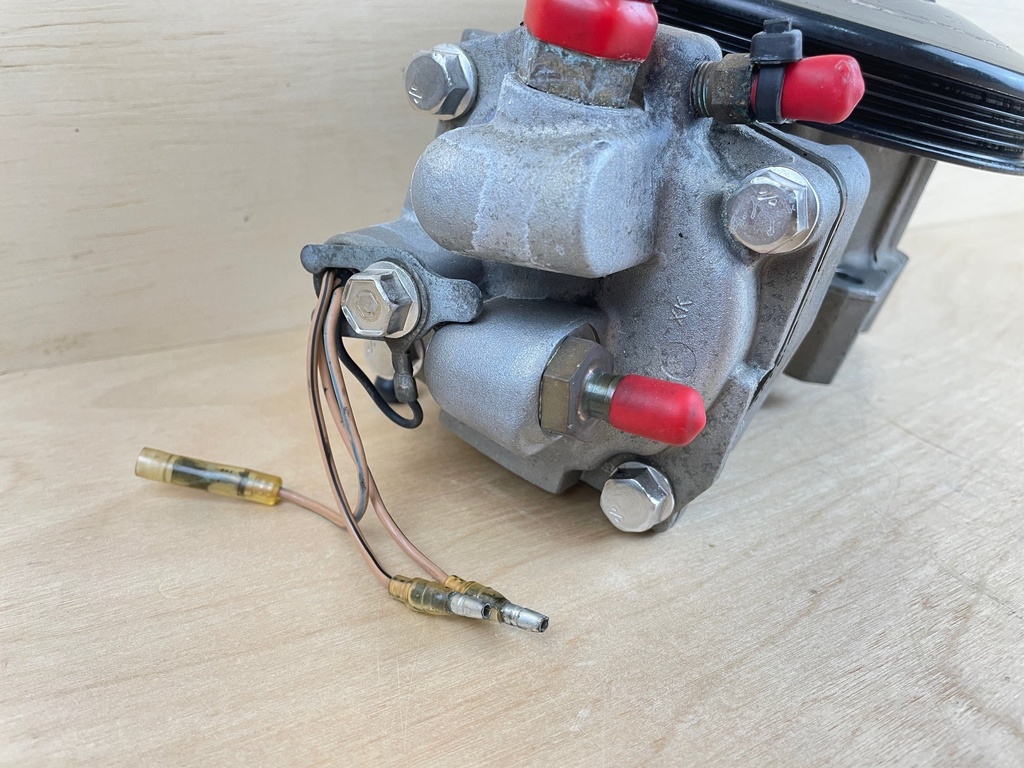 2002 Mercury 200HP Optimax 2 Stroke DFI Air Compressor Assembly 828123T15