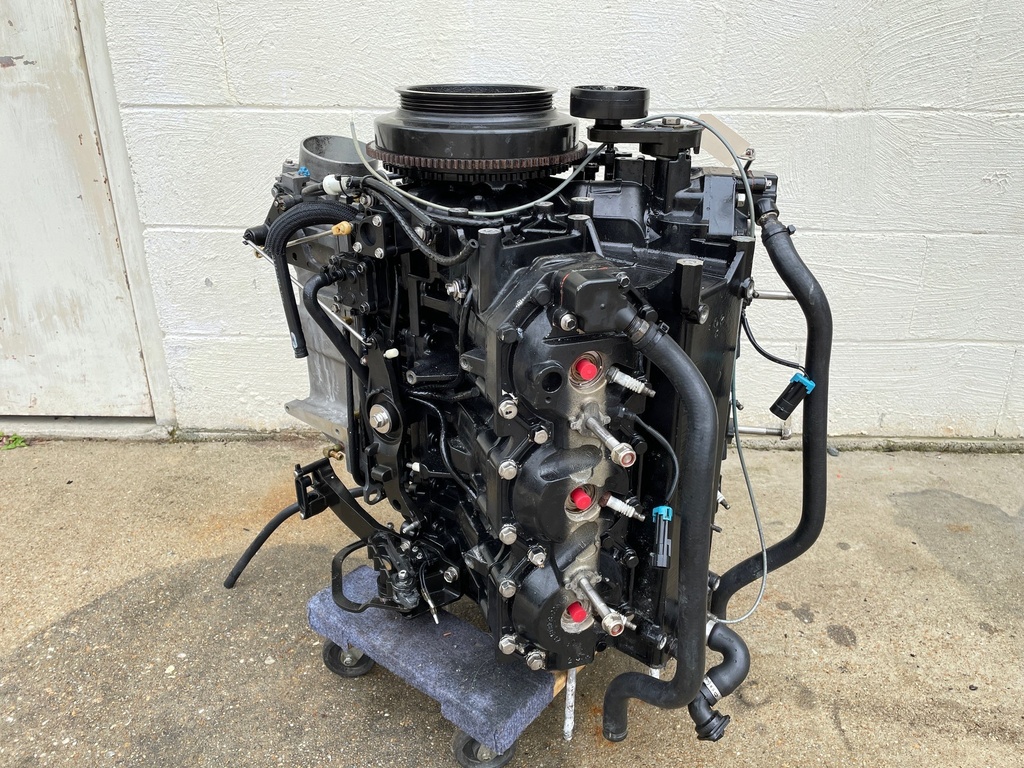 2002 Mercury 200HP Optimax 2 Stroke Powerhead Crankcase Assembly 854198R01