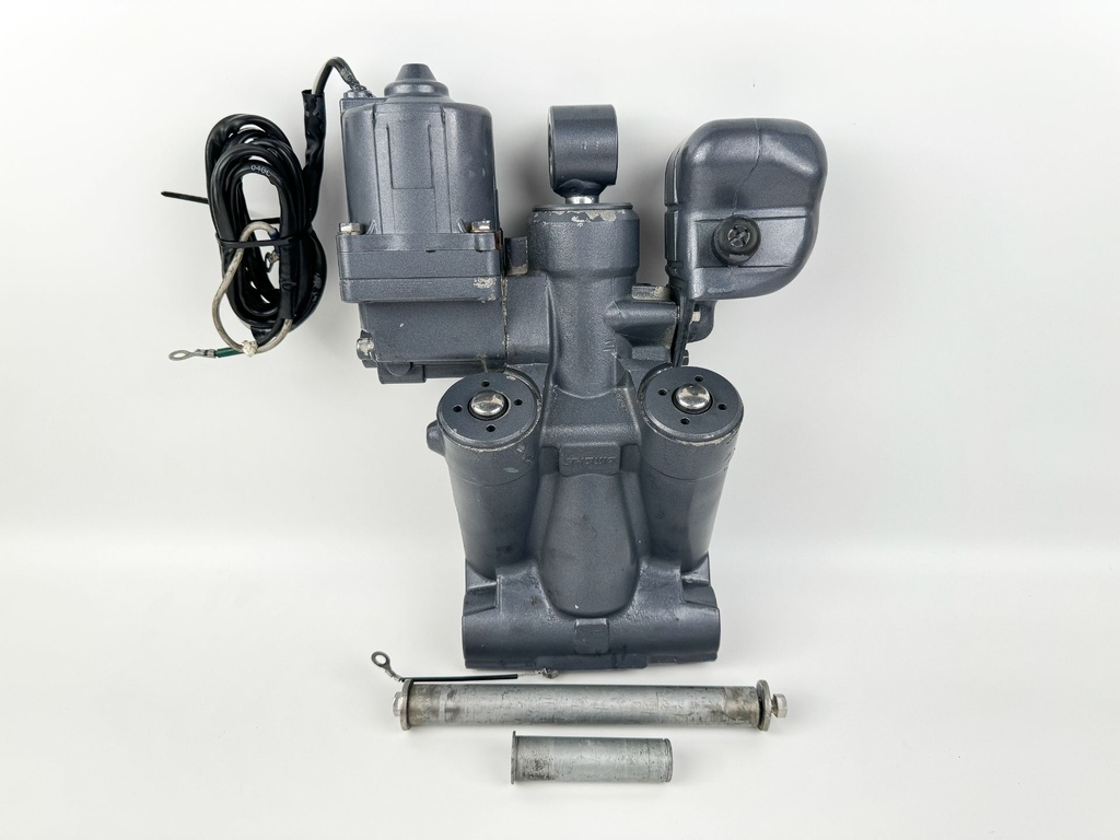 2004 Yamaha 150 HP 4 Stroke Outboard Power Trim Tilt Unit 63P-43800-00-4D OEM