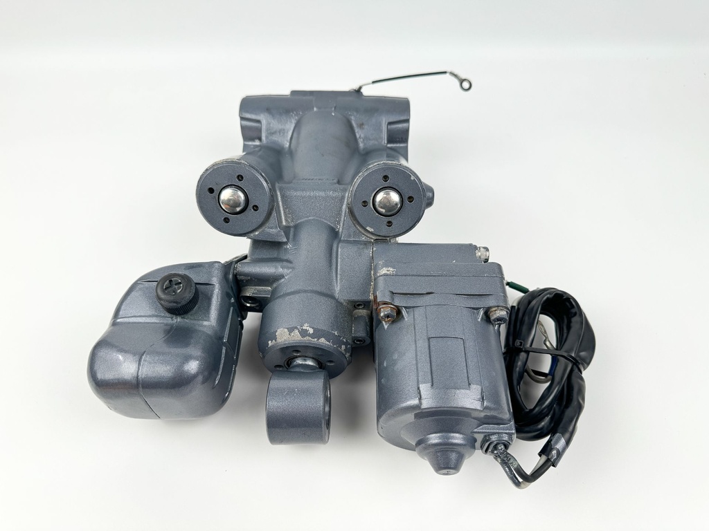 2004 Yamaha 150 HP 4 Stroke Outboard Power Trim Tilt Unit 63P-43800-00-4D OEM