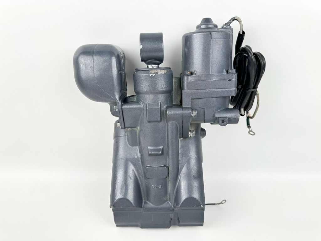 2004 Yamaha 150 HP 4 Stroke Outboard Power Trim Tilt Unit 63P-43800-00-4D OEM