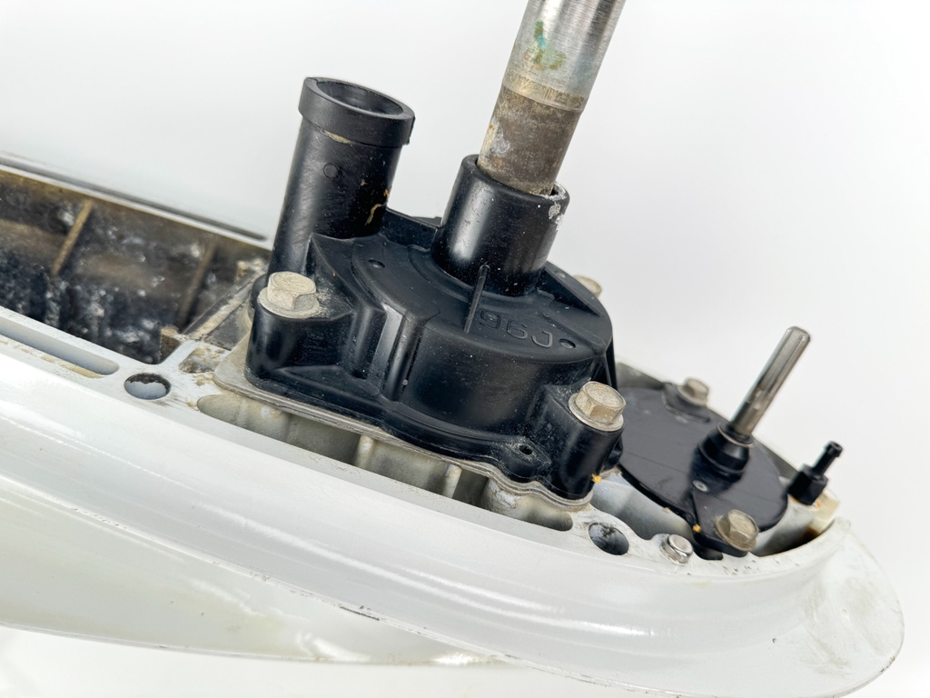 Suzuki 150 175 HP 4 Stroke Outboard 25" XL Lower Unit Gear Case 50040-96838-Y5S