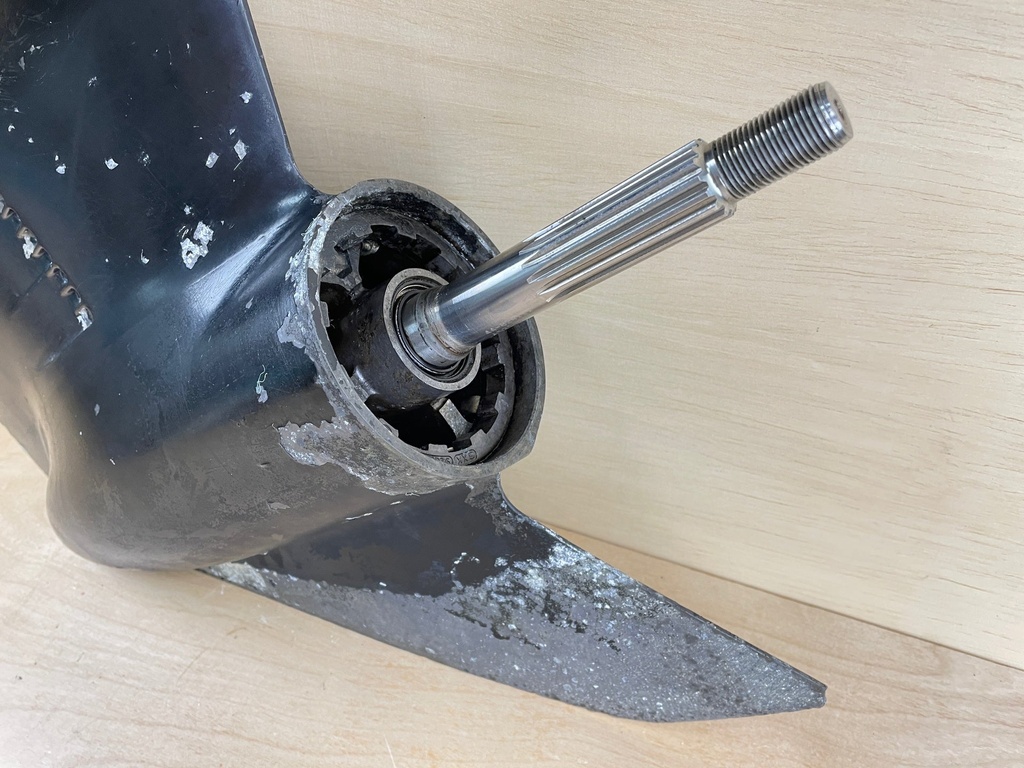 2002 Mercury 200HP 2 Stroke 25" Lower Unit Gear Case LH Counter Rotation 859399T16