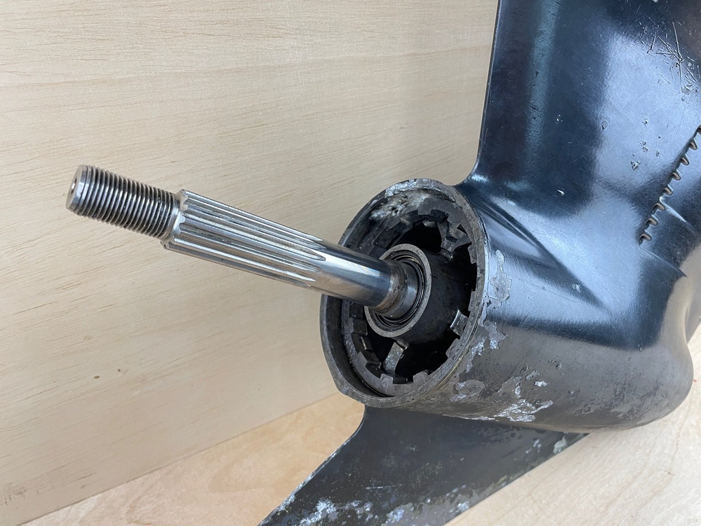 2002 Mercury 200HP 2 Stroke 25" Lower Unit Gear Case LH Counter Rotation 859399T16