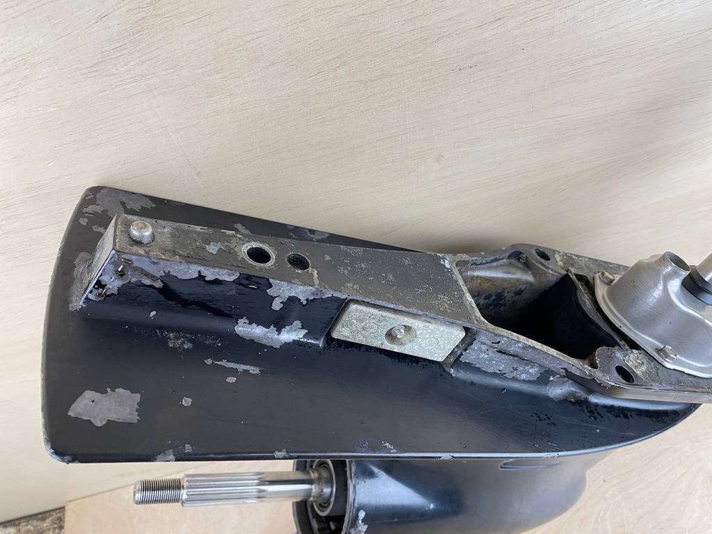 2002 Mercury 200HP 2 Stroke 25" Lower Unit Gear Case LH Counter Rotation 859399T16