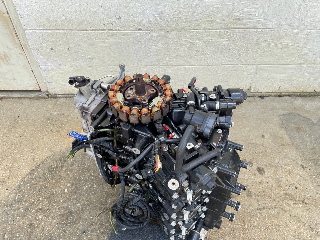 2007 Evinrude 150HP Etec 2.7L Crankcase Powerhead Assembly - 687 Hours