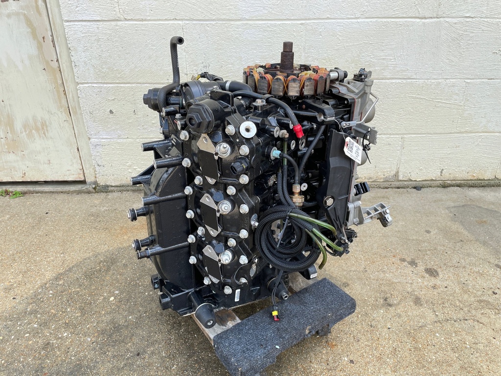2007 Evinrude 150HP Etec 2.7L Crankcase Powerhead Assembly - 687 Hours