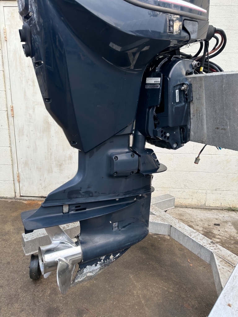 2013 Evinrude 150HP 2 Stroke Outboard Engine W/ 25" Shaft - 573 Hours