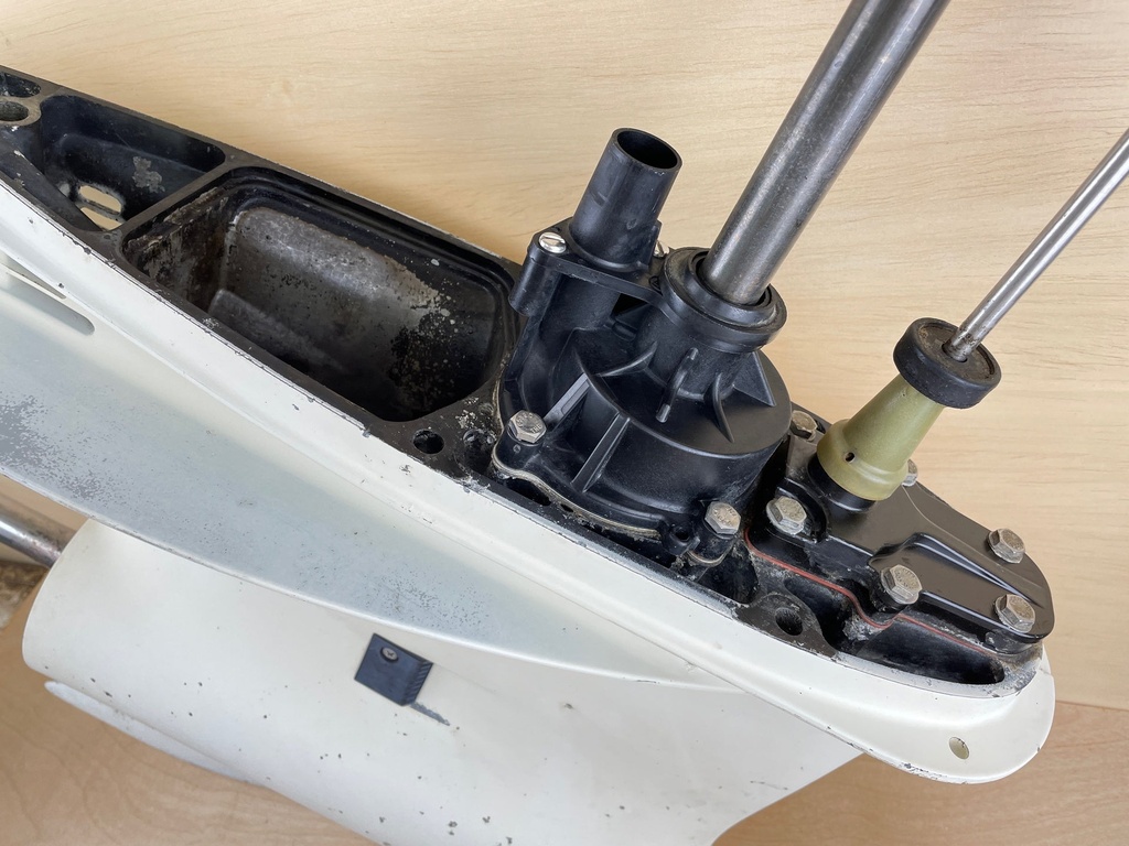 2007 Evinrude 150HP Etec 25" Lower Unit Gear Case 5005549 RH