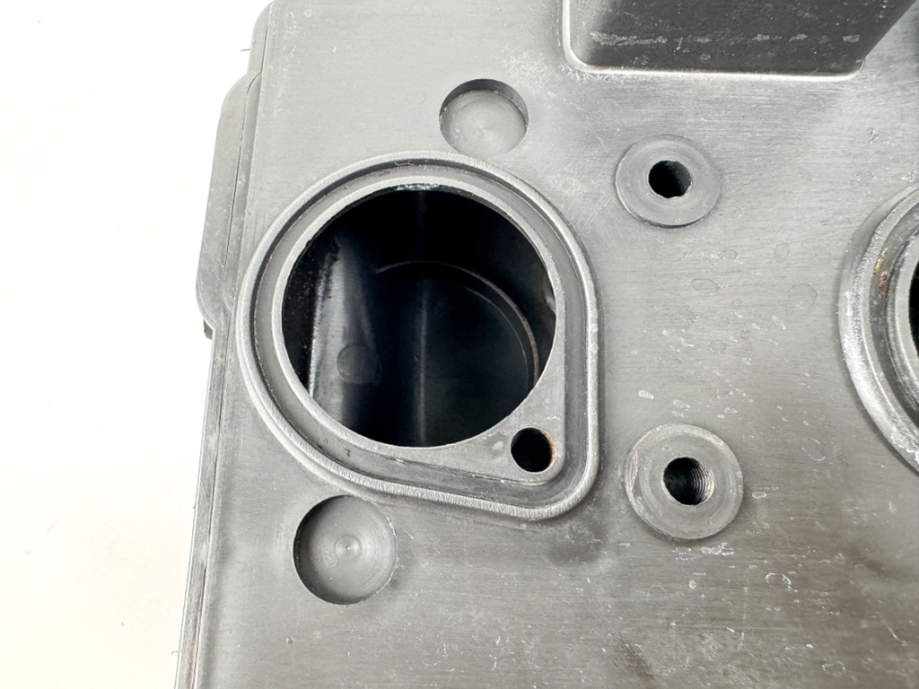 1985 Yamaha 40 HP 2 Stroke Outboard Intake Air Silencer Assembly 6H4-14431-02-00 OEM