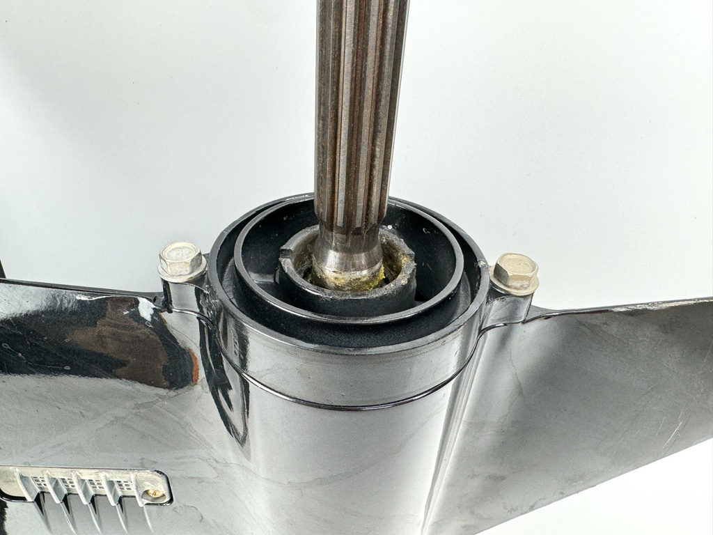 2010 + Suzuki DF 40 50 60 HP 4 Stroke Outboard 20" Long Lower Unit Gear Case